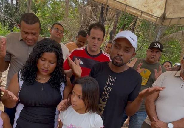 Augusto, a mulher e os filhos perderam tudo em um incêndio e receberam uma nova casa