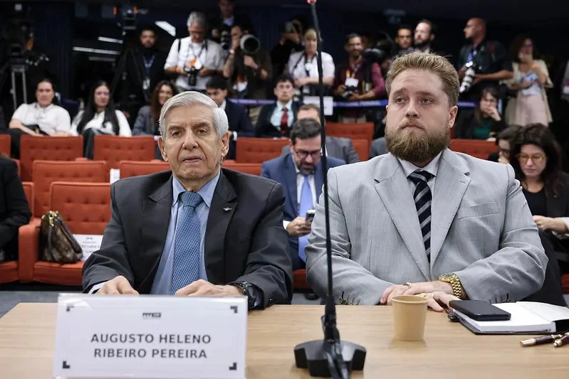 Augusto Heleno e seu advogado, Matheus Milanez