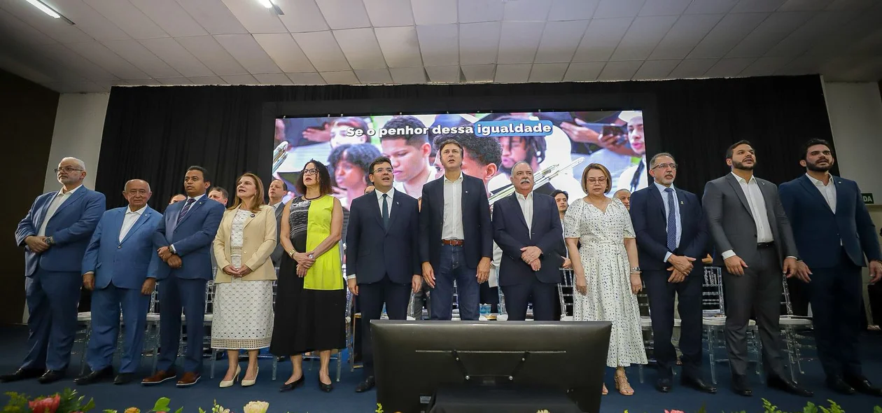 Autoridades presentes na solenidade
