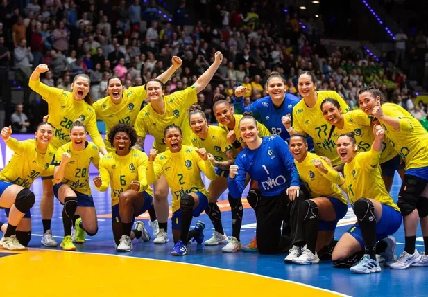 Brasil vence Cuba na estreia do Mundial Feminino