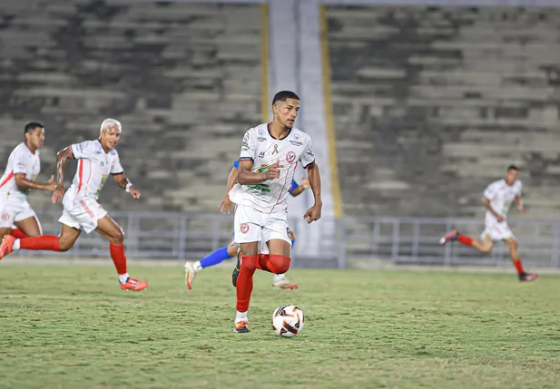 Caio César, novo atacante do Oeirense