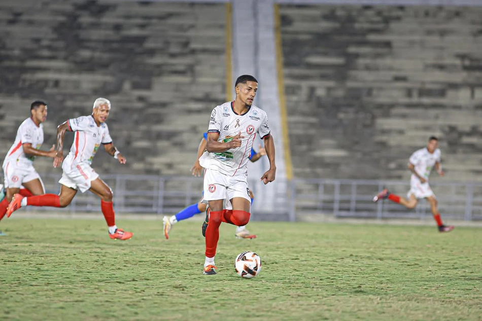 Caio César, novo atacante do Oeirense