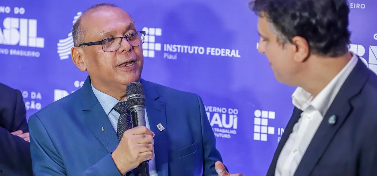 Camilo Santana parabenizou Paulo Borges pela recondução à reitoria do IFPI
