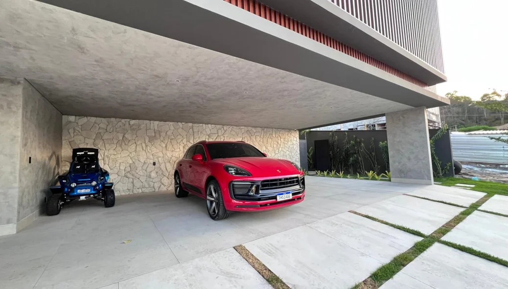 Carro de luxo também foi retido