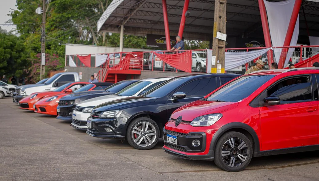 Carros apreendidos na operação