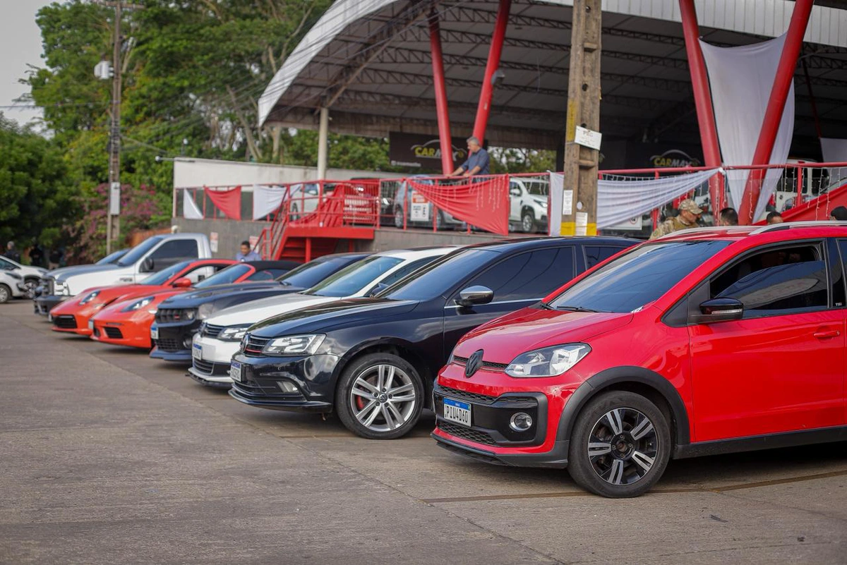 Carros apreendidos na operação