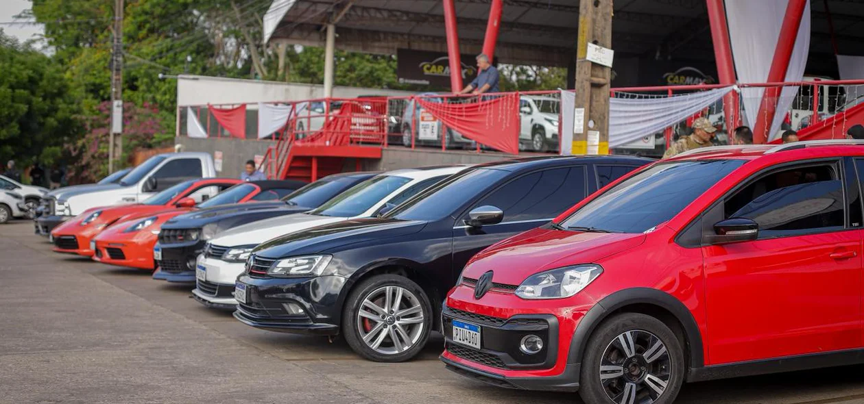Carros apreendidos na operação