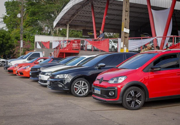 Carros apreendidos na operação