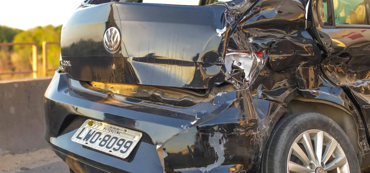 Condutora do Volkswagen Gol ficou ferida no acidente