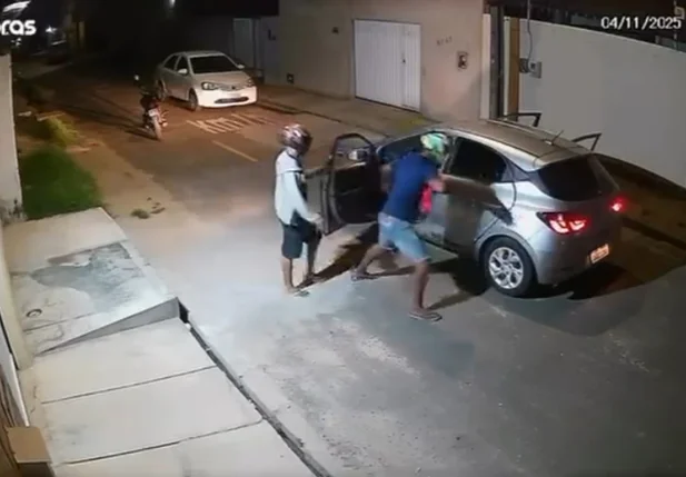 Criminosos roubam carro de mulheres no Conjunto Geovane Prado