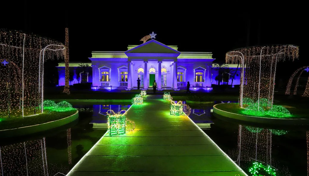 Decoração natalina do Palácio de Karnak