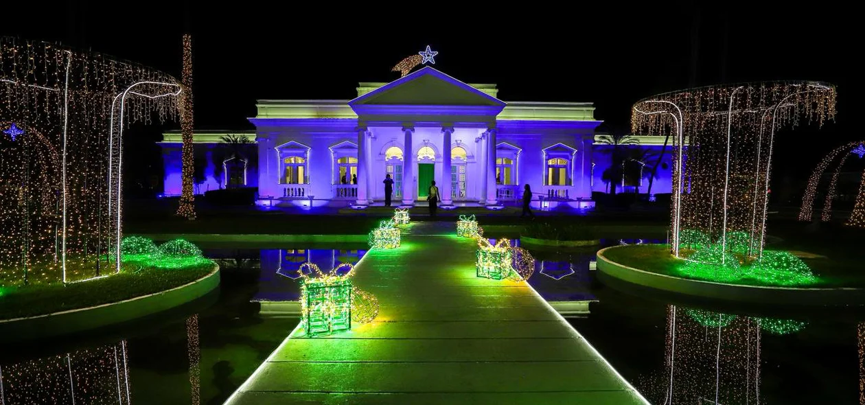 Decoração natalina do Palácio de Karnak