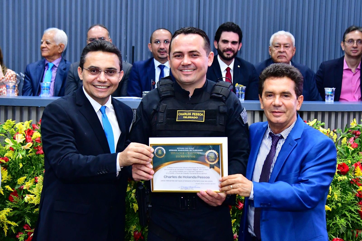 Delegado Charles Pessoa recebe título de cidadania na Câmara Municipal de Floriano