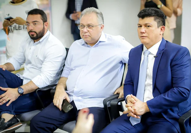 Deputado federal Florentino Neto, deputado Rubens Vieira e prefeito Francisco Emanuel.