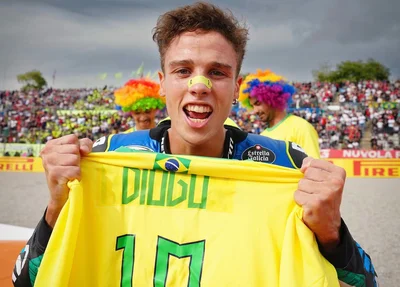 Diogo Moreira comemorando título