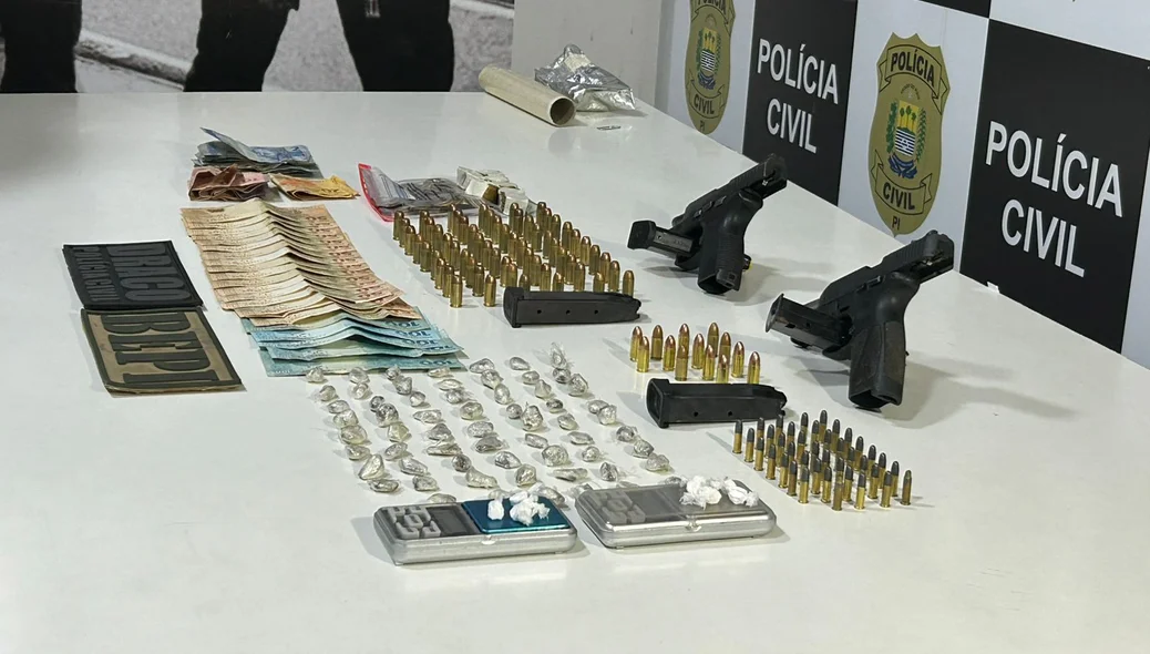 Drogas e armas apreendidas