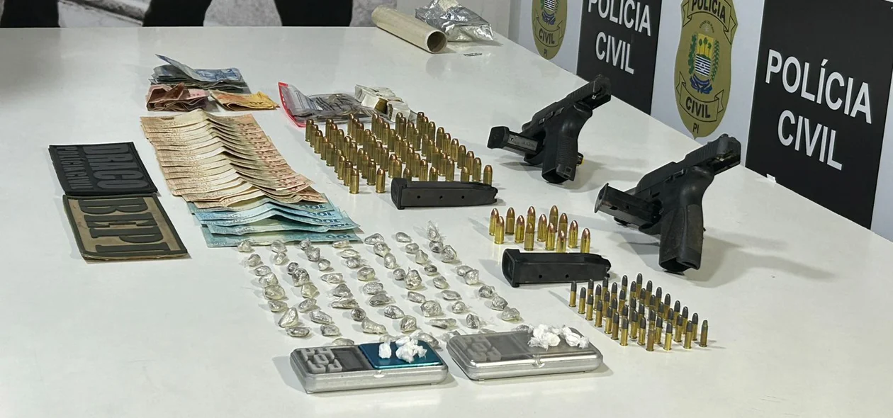 Drogas e armas apreendidas