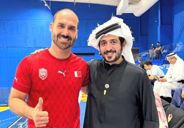 Eduardo Bolsonaro se reúne com sheikh Khaled bin Hamad Al-Khalifa do Bahrein