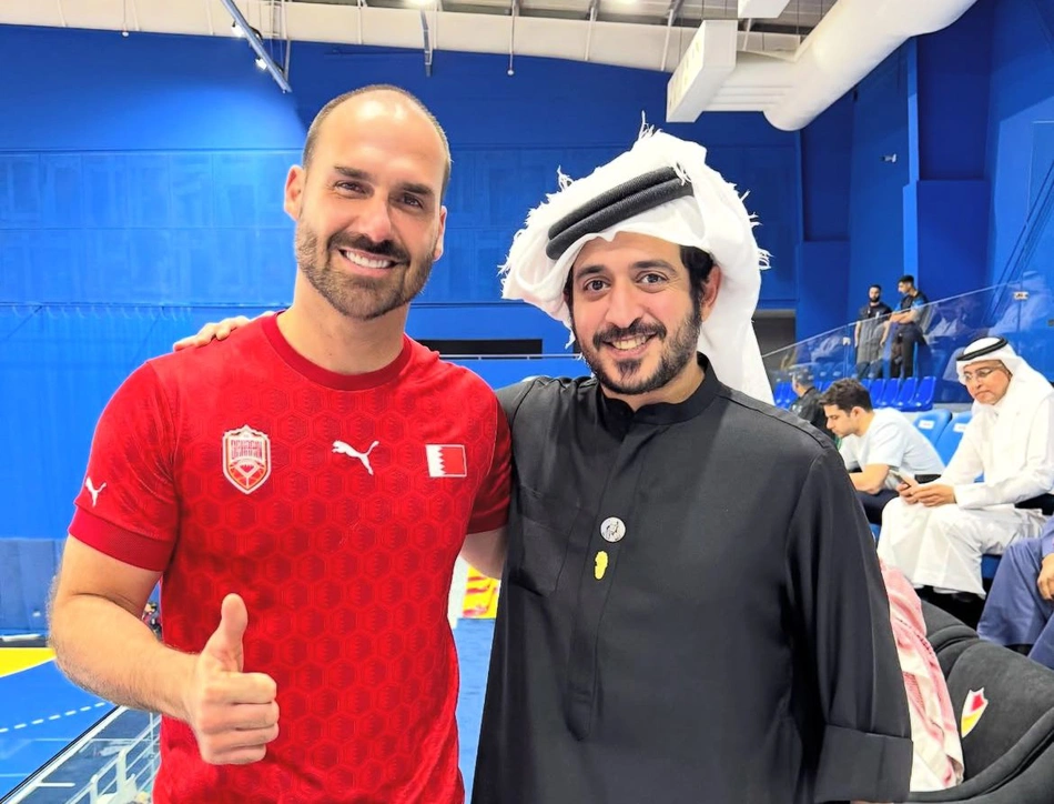 Eduardo Bolsonaro se reúne com sheikh Khaled bin Hamad Al-Khalifa do Bahrein