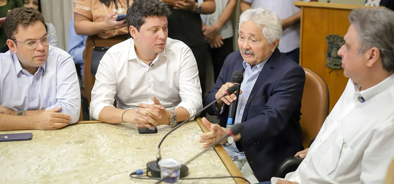 Elmano Férrer esteve presente na cerimônia
