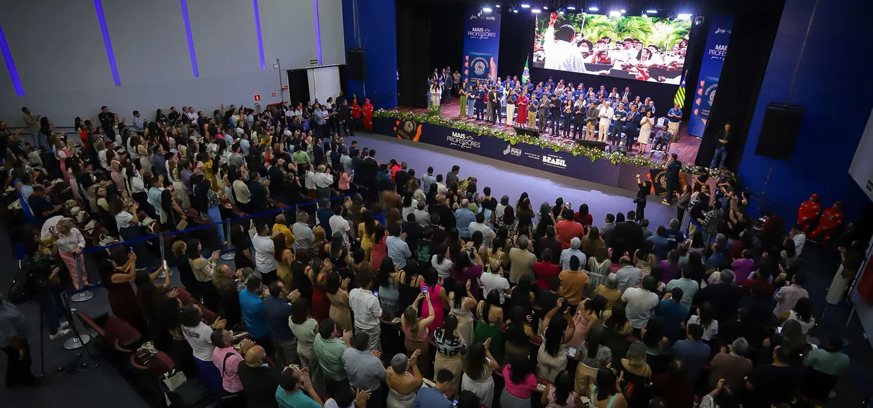 Entrega de vouchers do programa Mais Professores