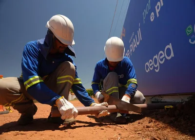 Equipe da Águas do Piauí faz reparo em adutora