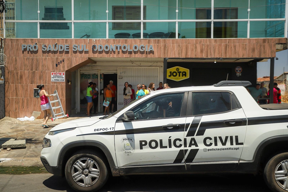 Equipe do Departamento de Polícia Científica esteve no local do acidente