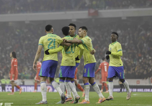 Estêvão comemora mais um gol pelo Brasil