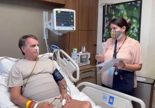 Ex-presidente Bolsonaro internado