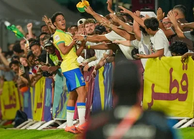 Felipe Morais celebra gol da Seleção sobre a Indonésia, pelo Mundial Sub-17