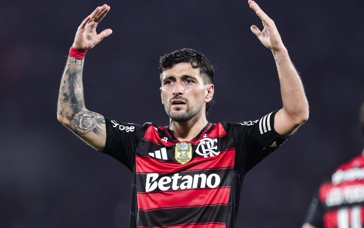 Flamengo vence Bragantino pelo Brasileirão