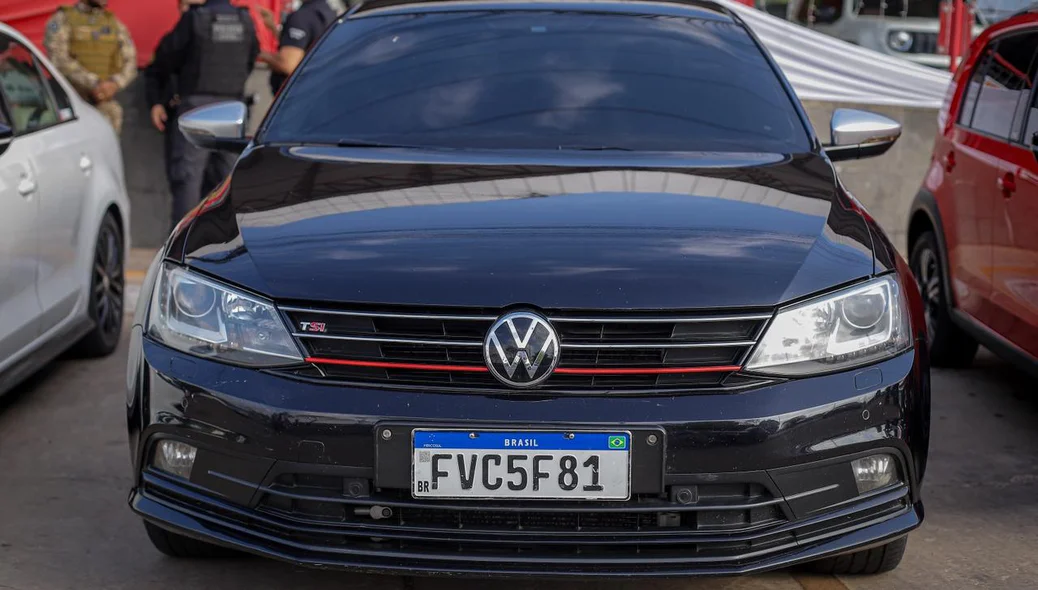 Jetta preto