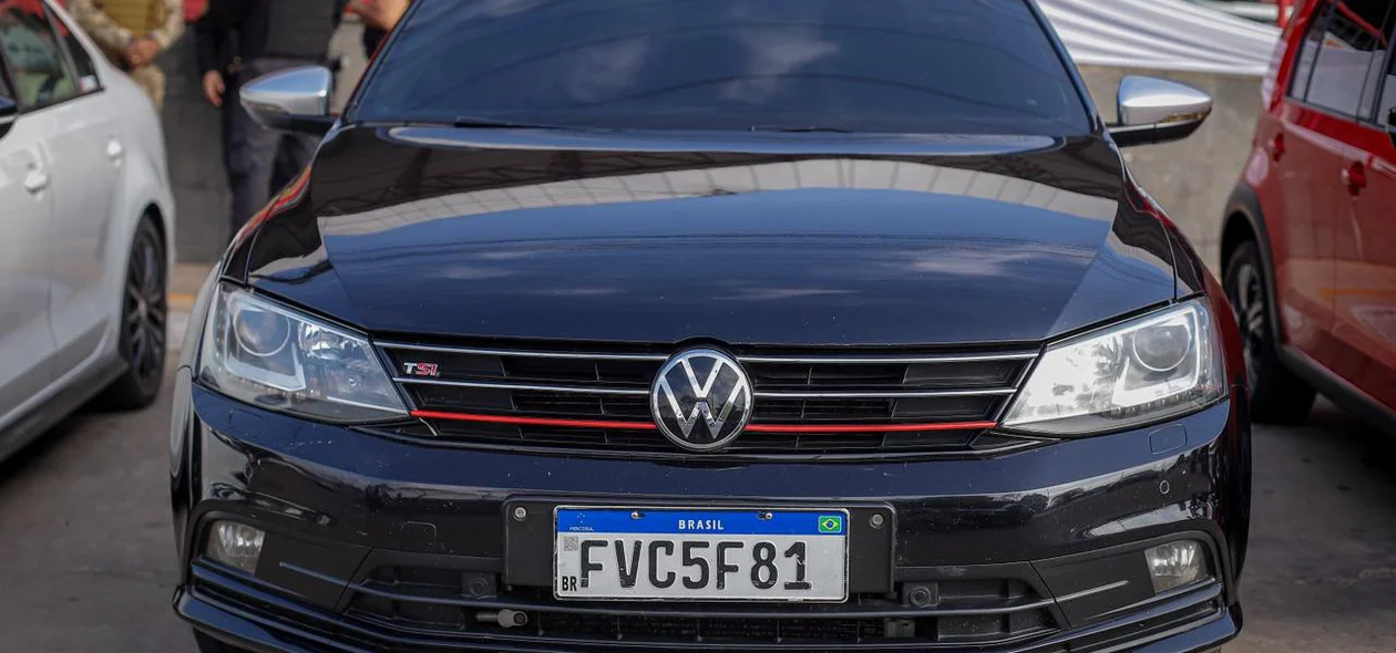 Jetta preto