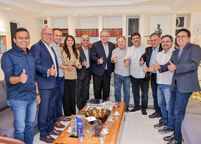 Governador Rafael Fonteles e bancada federal reunida