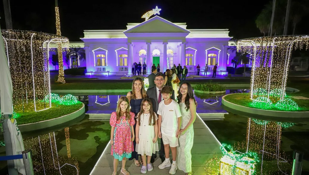 Governador Rafael Fonteles inaugura decoração de Natal do Palácio de Karnak