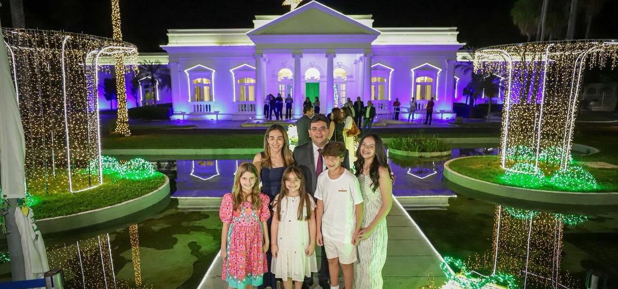 Governador Rafael Fonteles inaugura decoração de Natal do Palácio de Karnak