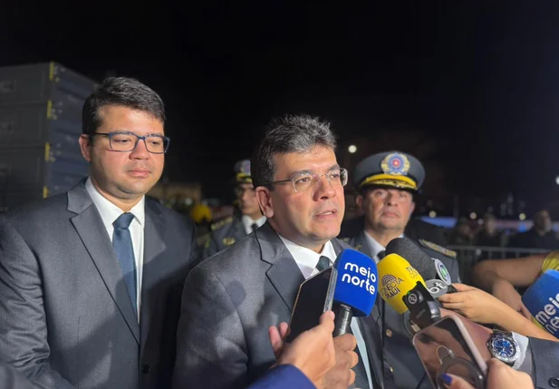 Governador Rafael Fonteles promoveu oficiais e praças