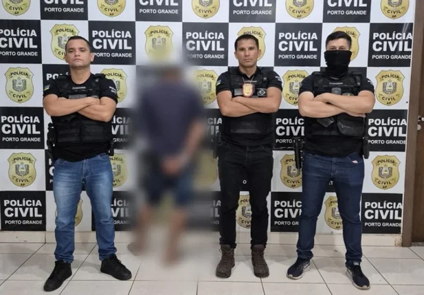 Homem acusado de estupro é preso e tenta subornar policiais