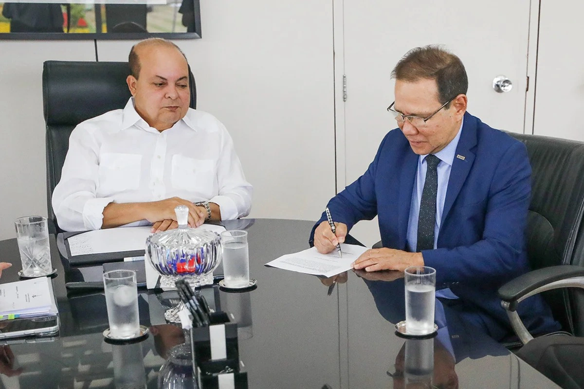 Ibaneis Rocha empossou Nelson Antônio de Souza como presidente do BRB