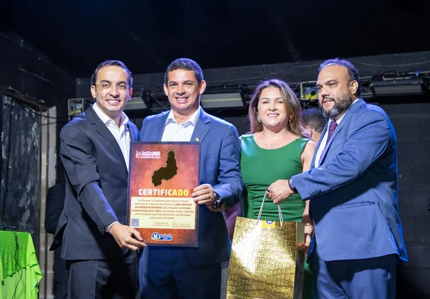 João Arilson recebeu prêmio Referência