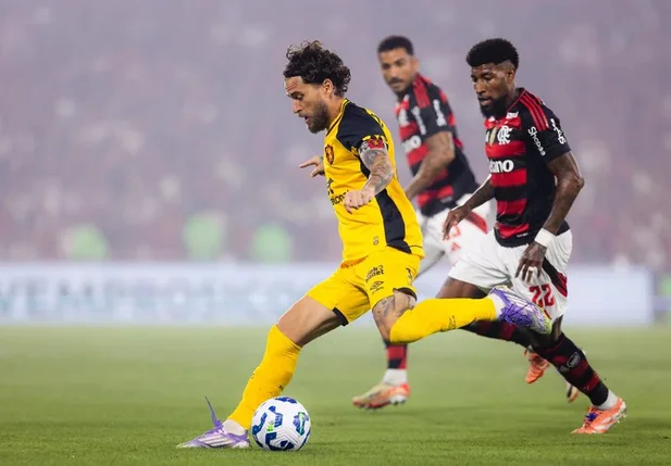 Jogo entre Flamengo e Sport no Maracanã