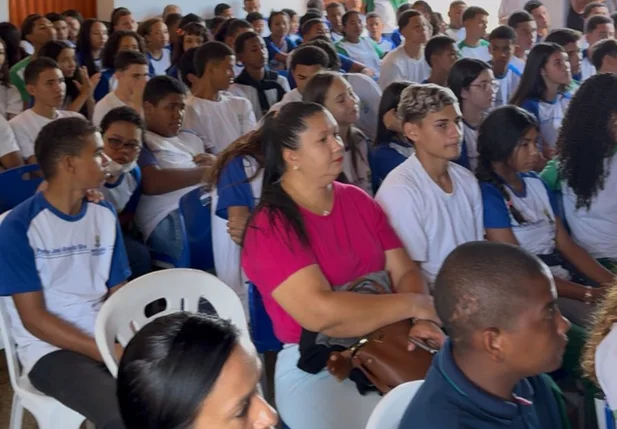 Jovens de Miguel Leão participam de palestra sobre prevenção às drogas e cidadania