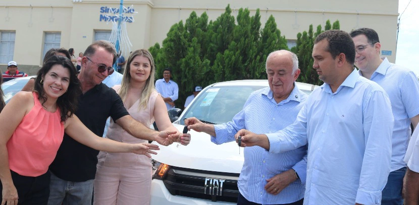 Júlio César visita Simplício Mendes, acompanha obras e participa da entrega de veículos à Saúde