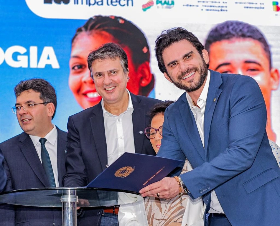 Marcus Kalume celebra implantação do curso de Medicina em Floriano