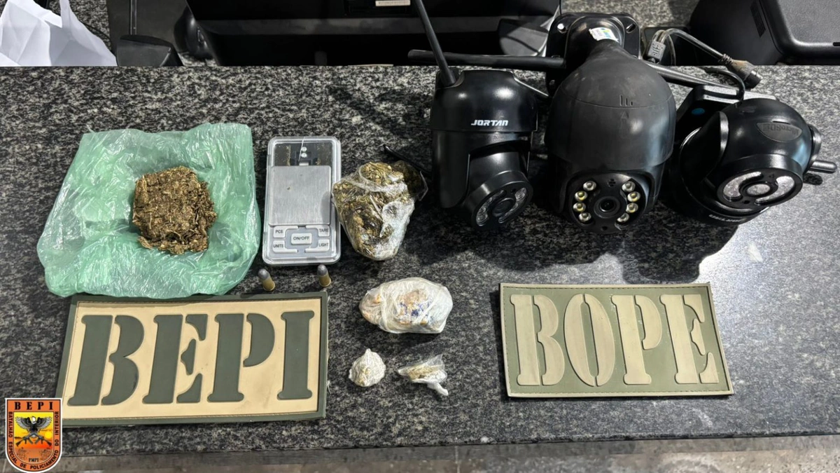 Materiais apreendidos durante cumprimento de mandado pela Polícia Civil e Polícia Militar