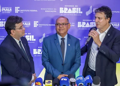 Ministro Camilo Santana dá posse ao reitor do IFPI no Piauí, Paulo Borges