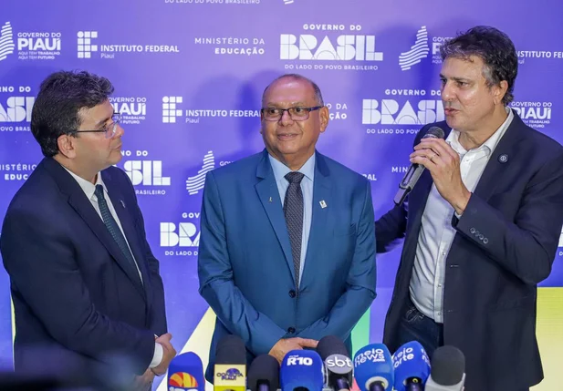 Ministro Camilo Santana dá posse ao reitor do IFPI no Piauí, Paulo Borges