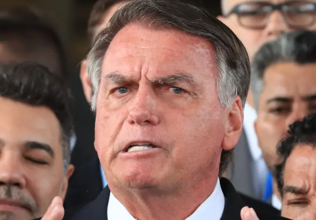 Moraes comunica TSE sobre inelegibilidade de Bolsonaro até 2060