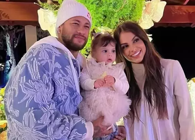 Neymar com sua filha Helena