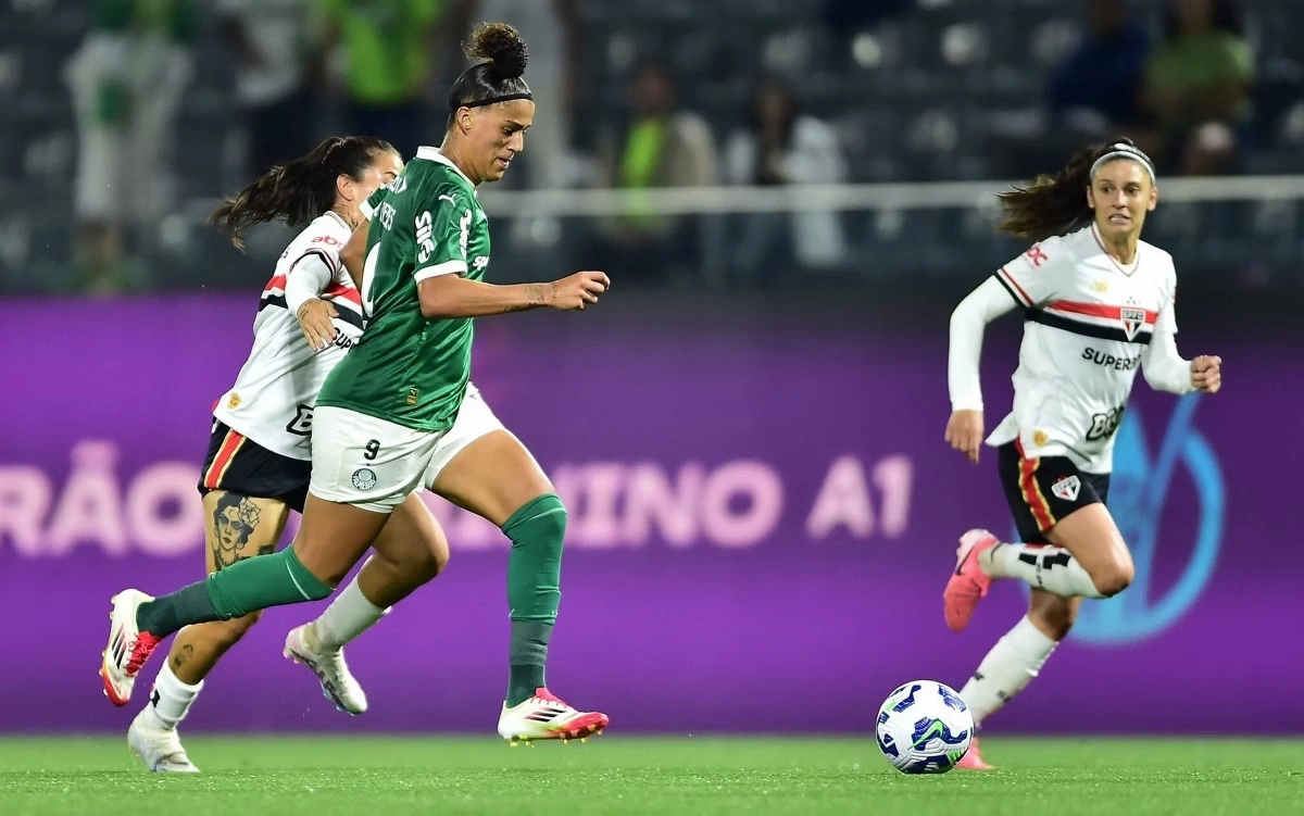 Palmeiras e São Paulo duelam pela Copa do Brasil Feminina.